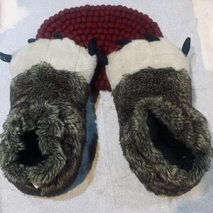 Cozy bear paw slippers w/indoor sole. Fits approx 6 yrs & up.  13” long, 7”wide